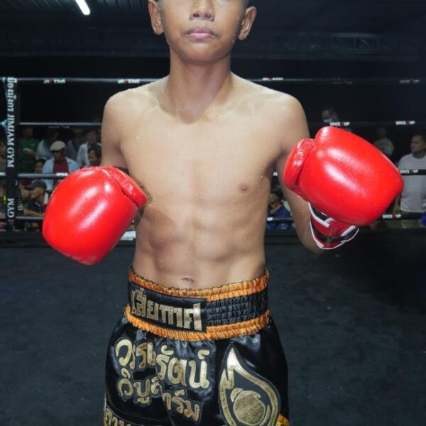 กุหลาบขาว สิงห์คลองสี่