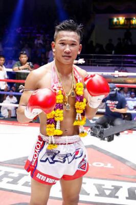 กุหลาบดำ สจ.เปี๊ยกอุทัย