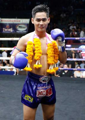 ชาญคริต มานพมวยไทยยิม