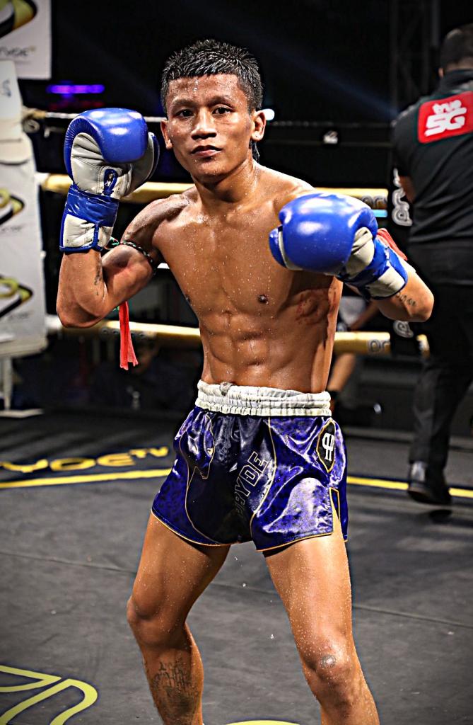 ท้าชนเล็ก เกียรติฉัตรชัย