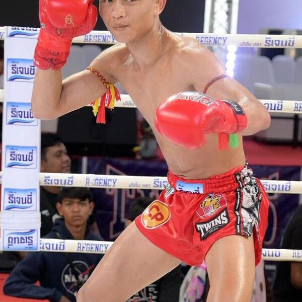 นิเชาว์ นุ้ยสี่มุมเมือง