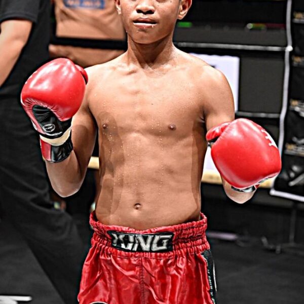 พลายดำ ธนพลรีสอร์ท