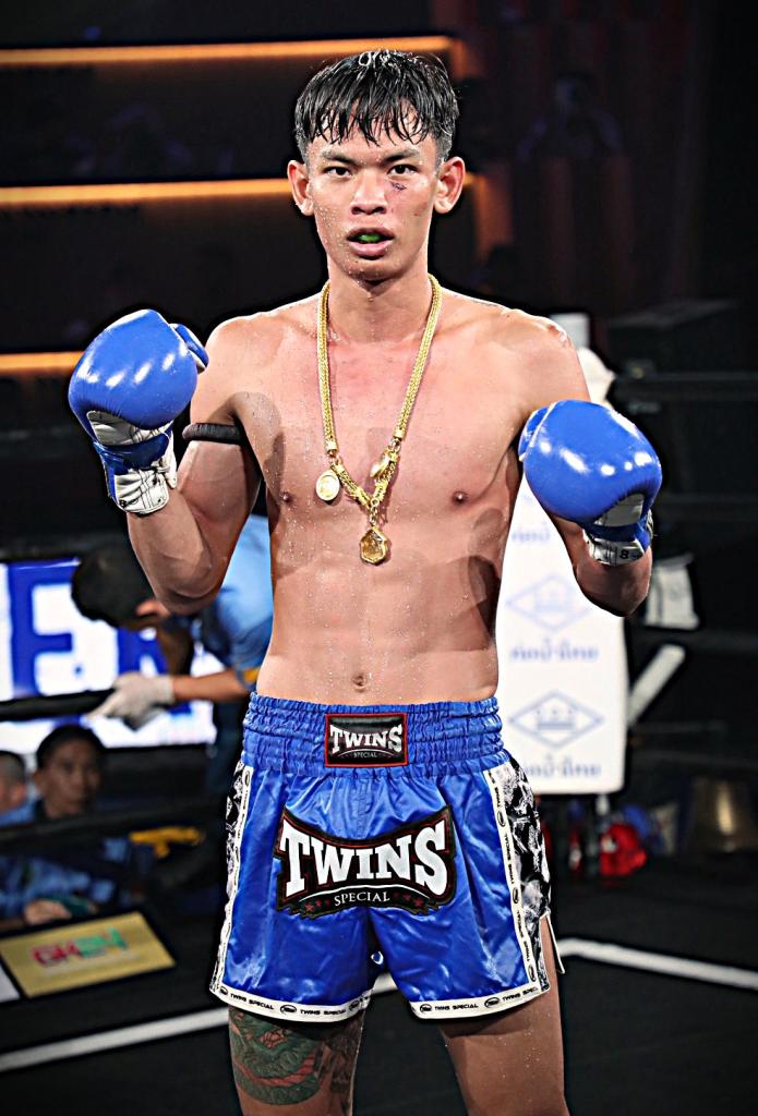 ยอดเสกสรร รถสวยจ่าเจต