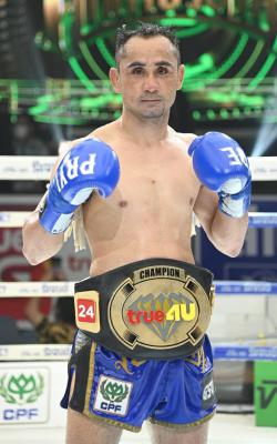 สามเอ ไก่ย่างห้าดาว