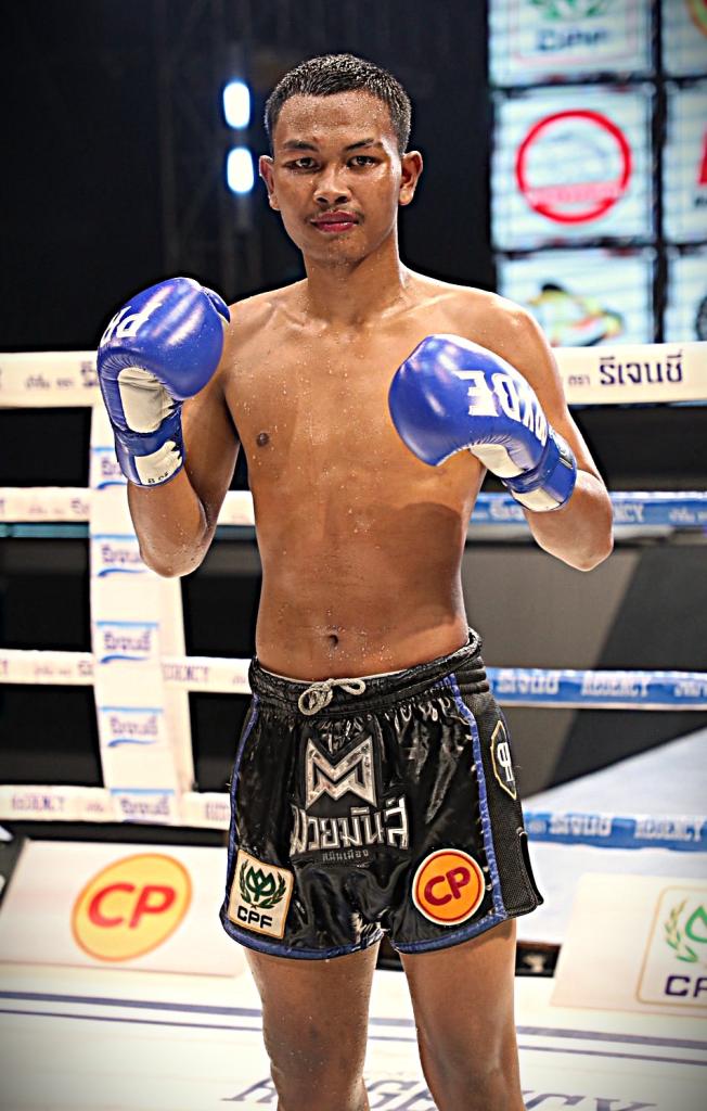 อินทรีย์ดำ ศิษย์พนมทอง