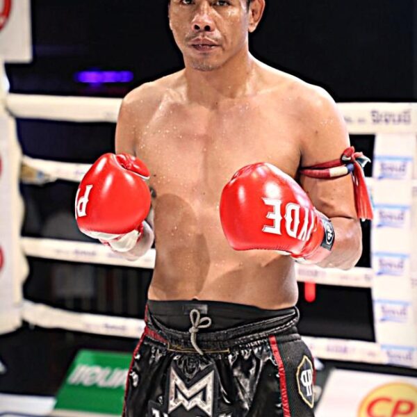 เพชรสองคม ศิษย์เจริญทรัพย์