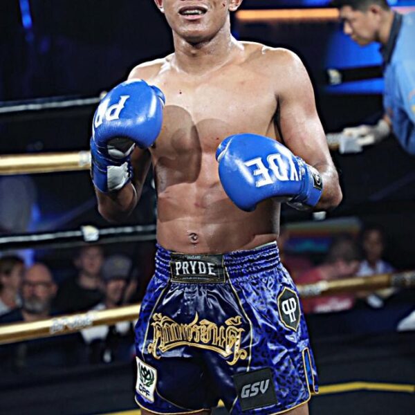 เพชรสีแดง ศิษย์เจริญทรัพย์