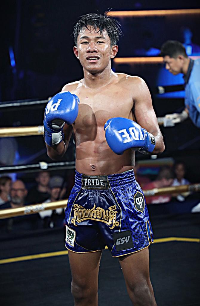 เพชรสีแดง ศิษย์เจริญทรัพย์