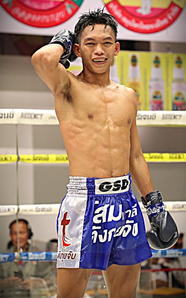 เพชรเดือด โกลิตะมวยไทย