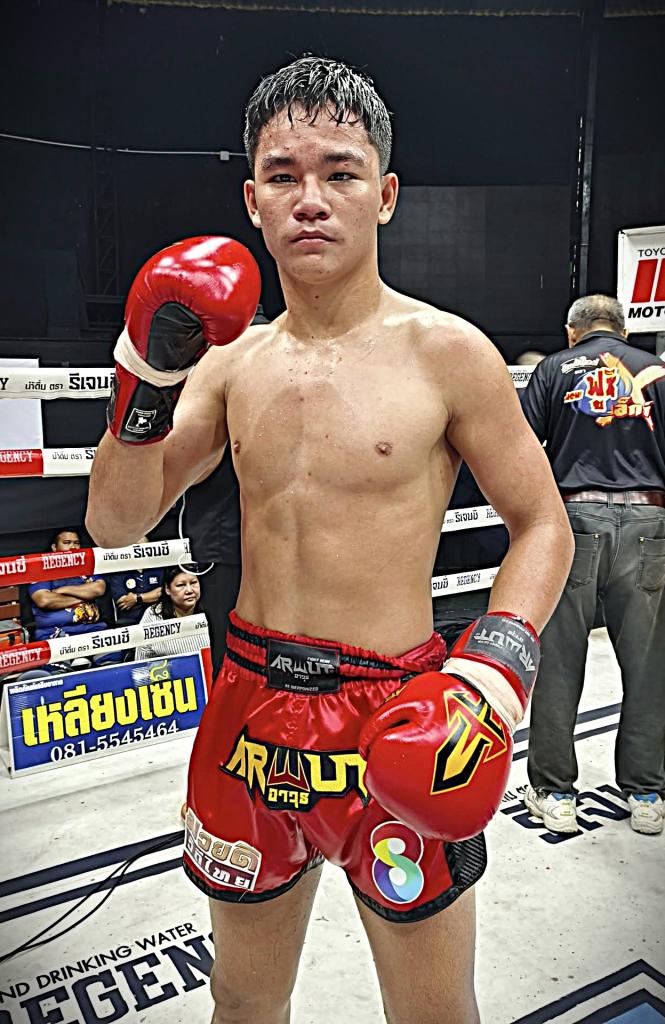 เหนือพยัคฆ์ ศิษย์ปัญญา