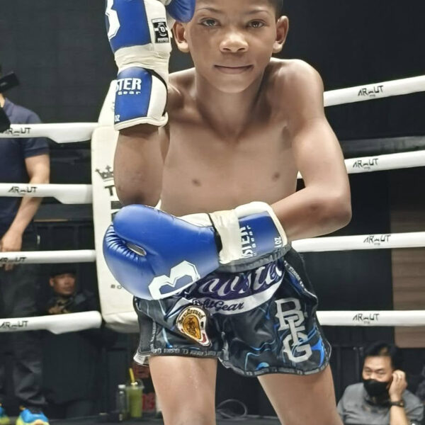 ฉัตรนิล ปานนิวัฒน์มวยไทย