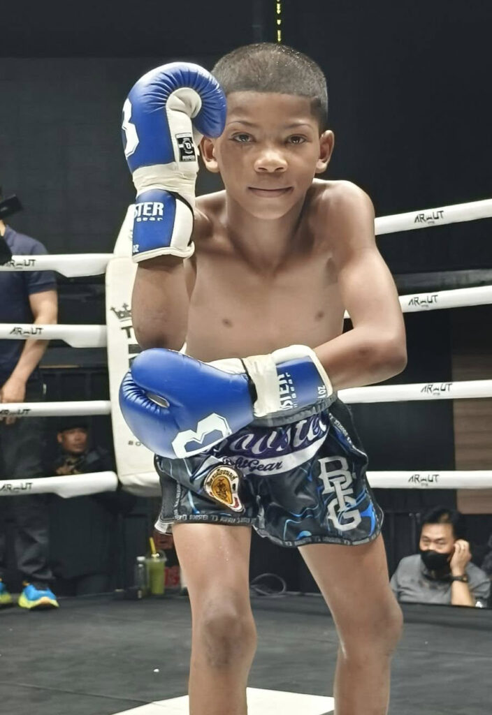 ฉัตรนิล ปานนิวัฒน์มวยไทย