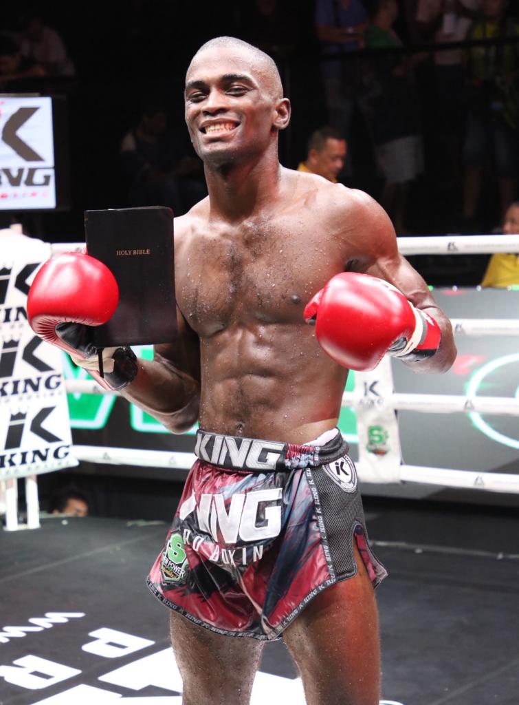 บัวเขียว ภูเก็ตไฟต์คลับ