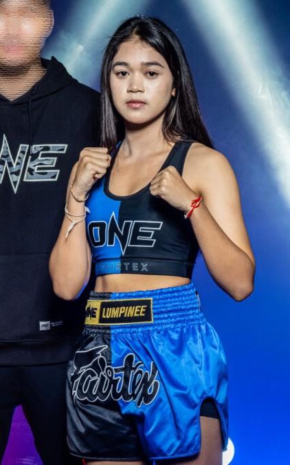 พลอยชมพู ศิษย์วิษณุ