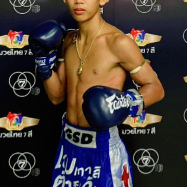 ฟ้าเพชร เกียรติจำรูญ