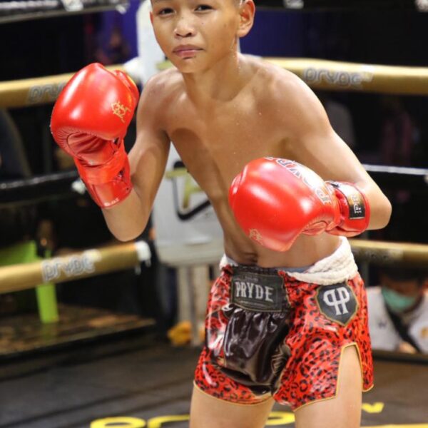 เพชรประกาย ศิษย์หลวงพี่น้ำฝน