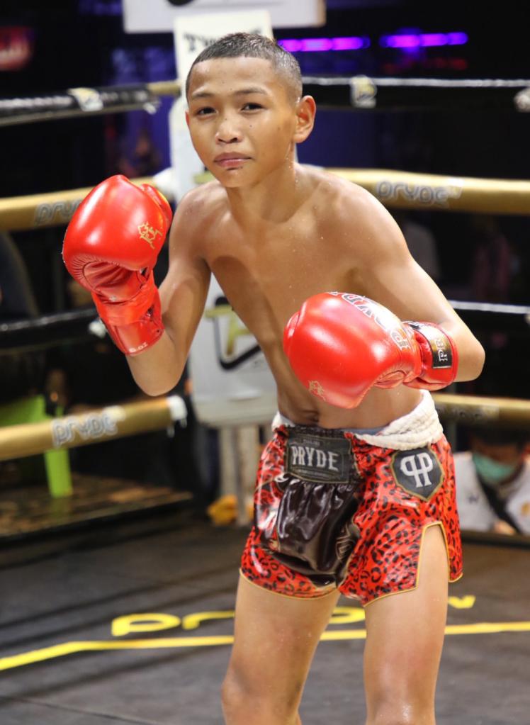 เพชรประกาย ศิษย์หลวงพี่น้ำฝน