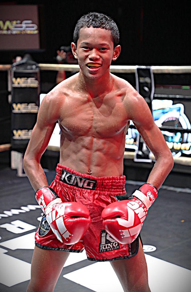 เพชรใหม่ กระเป๋าลิงกี้