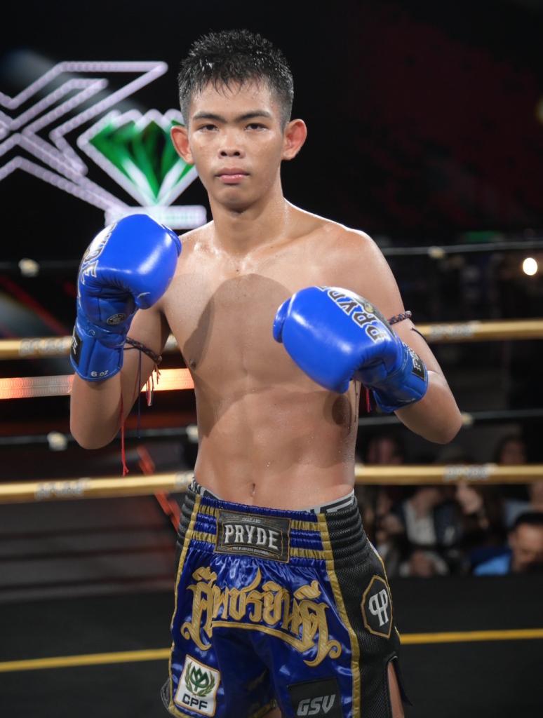 เอฟวัน ป.เพ็ชรมวยไทย