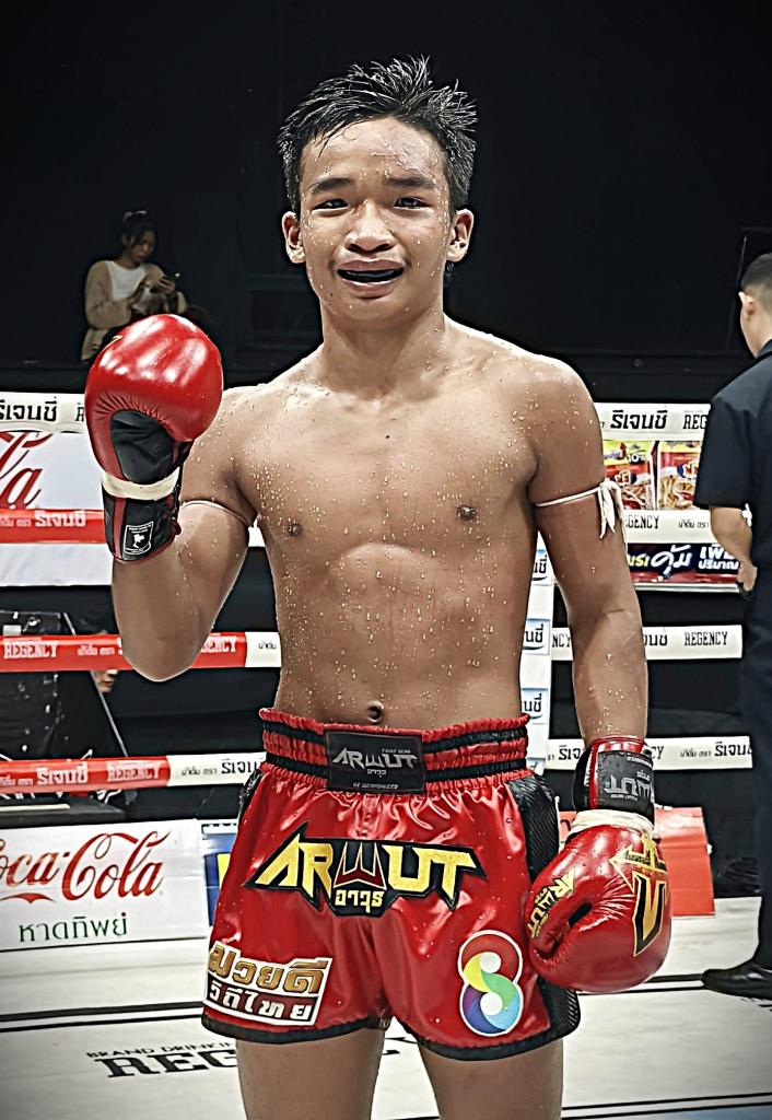 แทนคุณ แสงมรกต