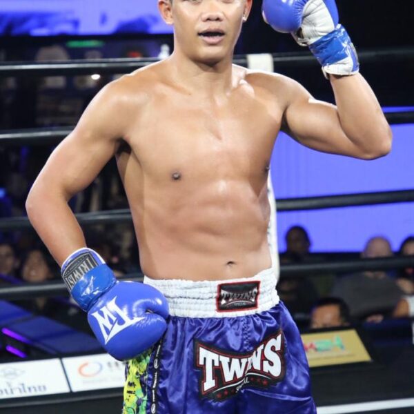 แอร์โรว์ ไรซิ่งมวยไทย