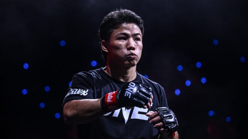 ไม่หลับไม่เลิกบู๊! “คมอาวุธ” ทุบหม้อข้าวแลก “สมิงดำ” ต้องชนะสถานเดียว