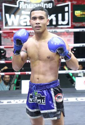 กริชเพชร พี.เค.แสนชัยมวยไทยยิม