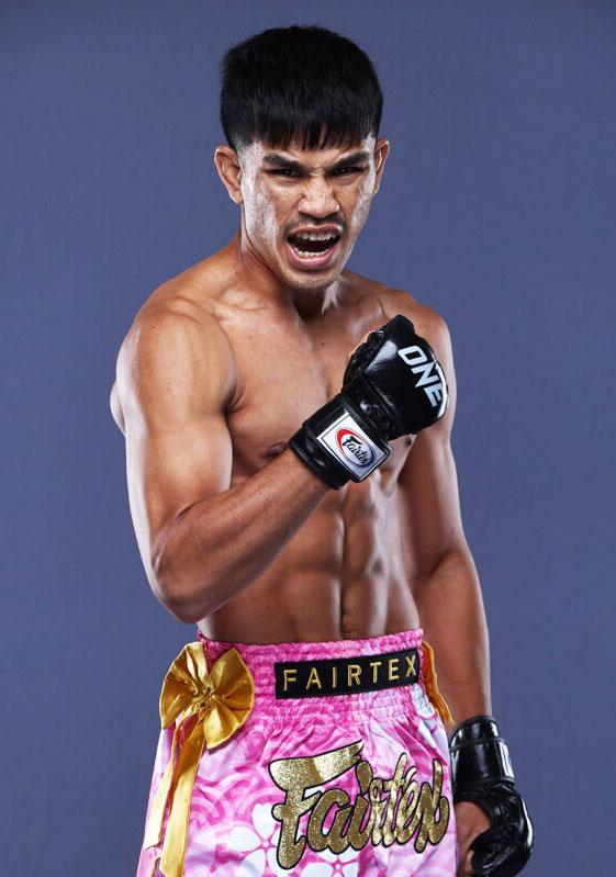 นักรบ แฟร์เท็กซ์