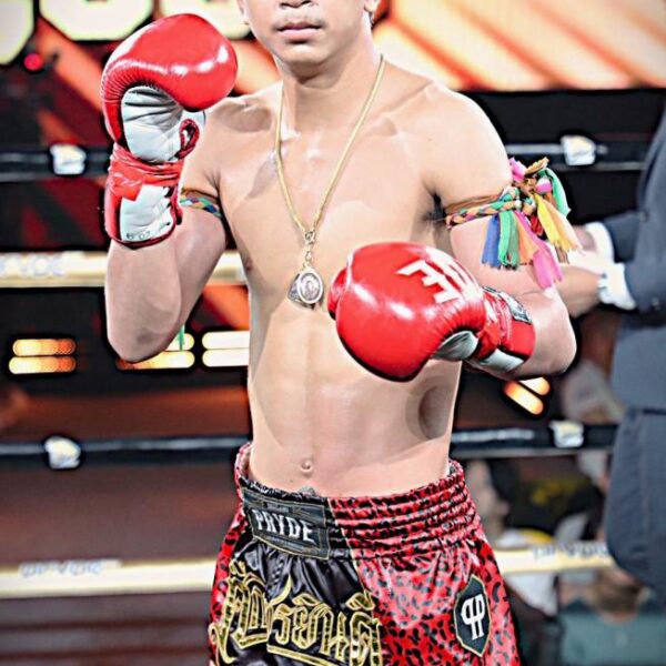 บัลลังก์เพชร เปิ้ลนคร