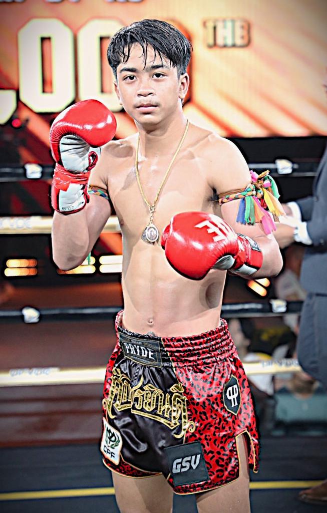 บัลลังก์เพชร เปิ้ลนคร