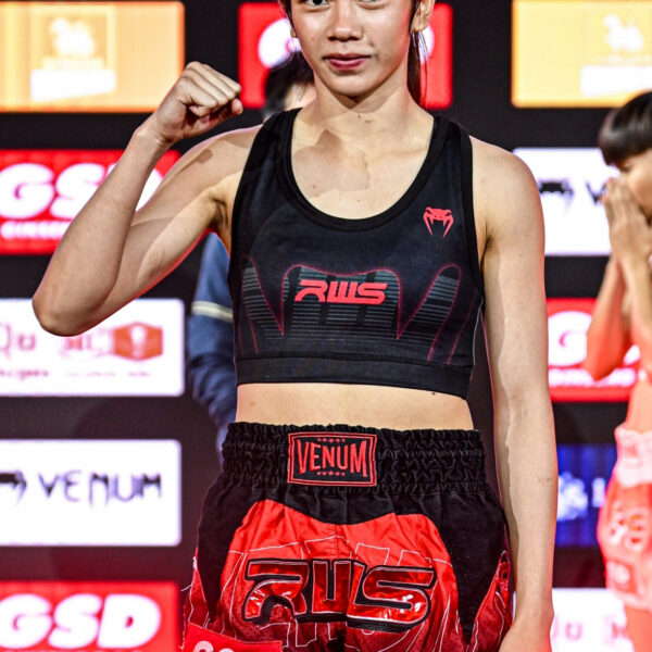 มงกุฏเพชร เขาหลักมวยไทย