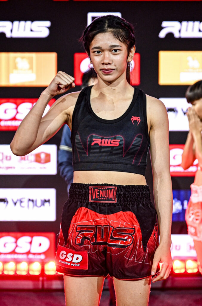 มงกุฏเพชร เขาหลักมวยไทย