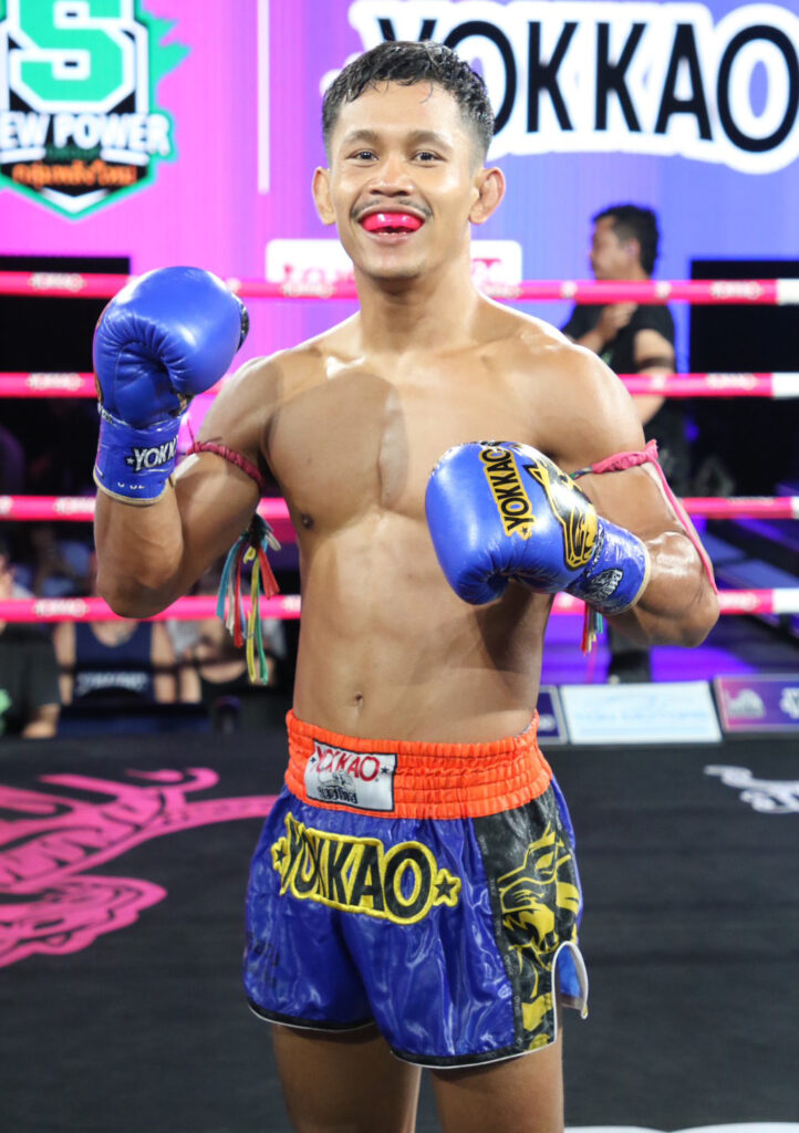 อานนท์ ตลาดคนเดินเพลินเมืองพล