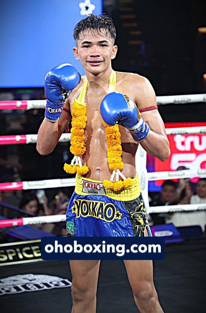 เพชรช่อฟ้า อีเกิ้ลมวยไทย