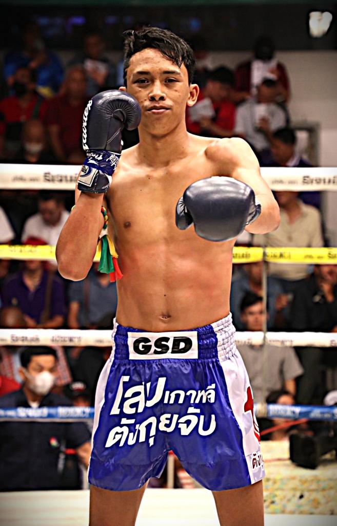 เพชรนพเดช นพเดชมวยไทย