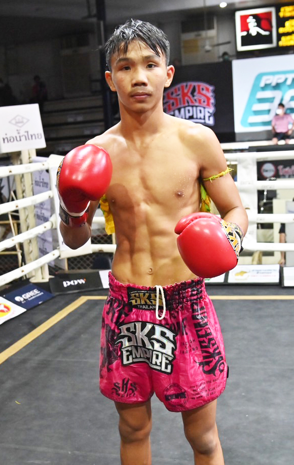 เพชรประภาพร ลูกบ้านใหญ่