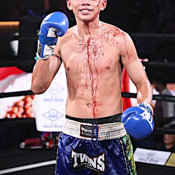 เพชรมณี แสงพิชิตมวยไทย