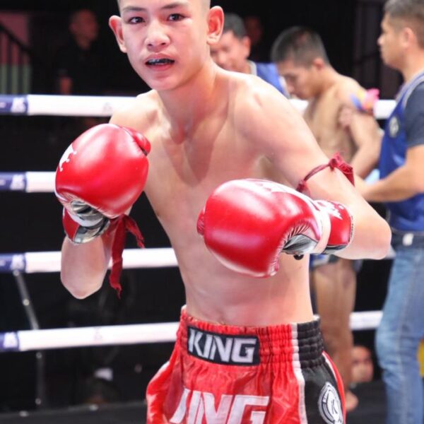 เพชรมรกต ศิษย์สองพี่น้อง