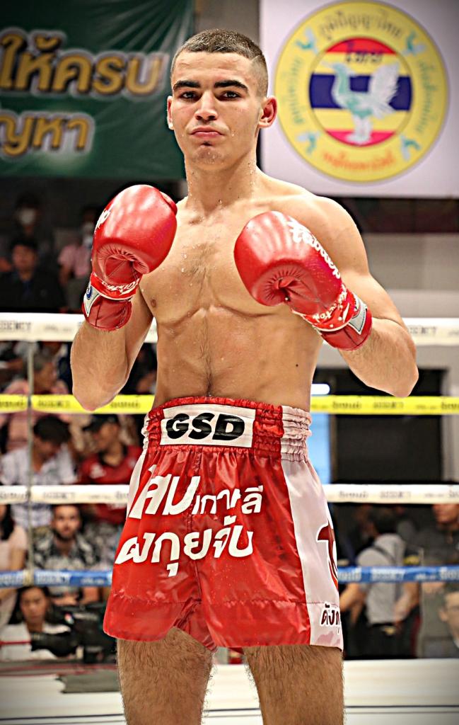 เพชรหนึ่ง เพชรมวยไทยยิม