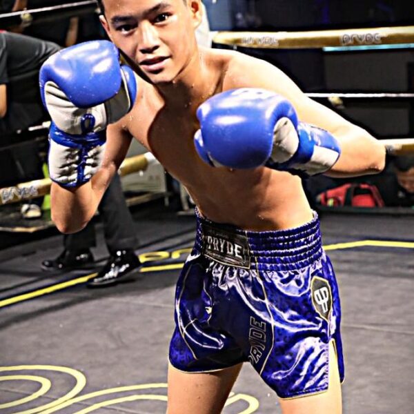 แก้ว อัศวินมือถือ