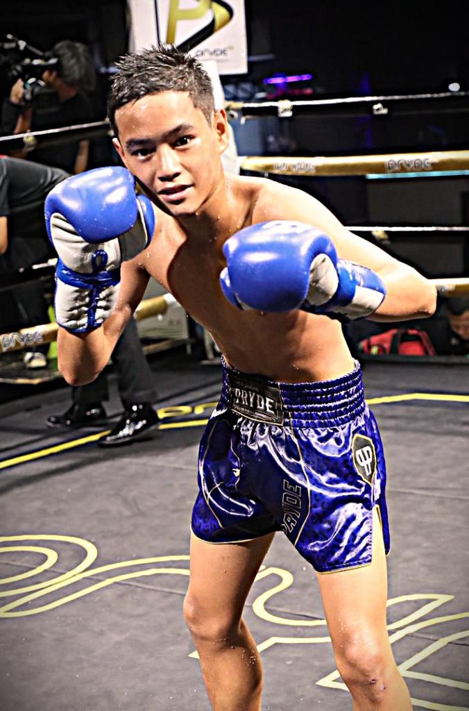 แก้ว อัศวินมือถือ