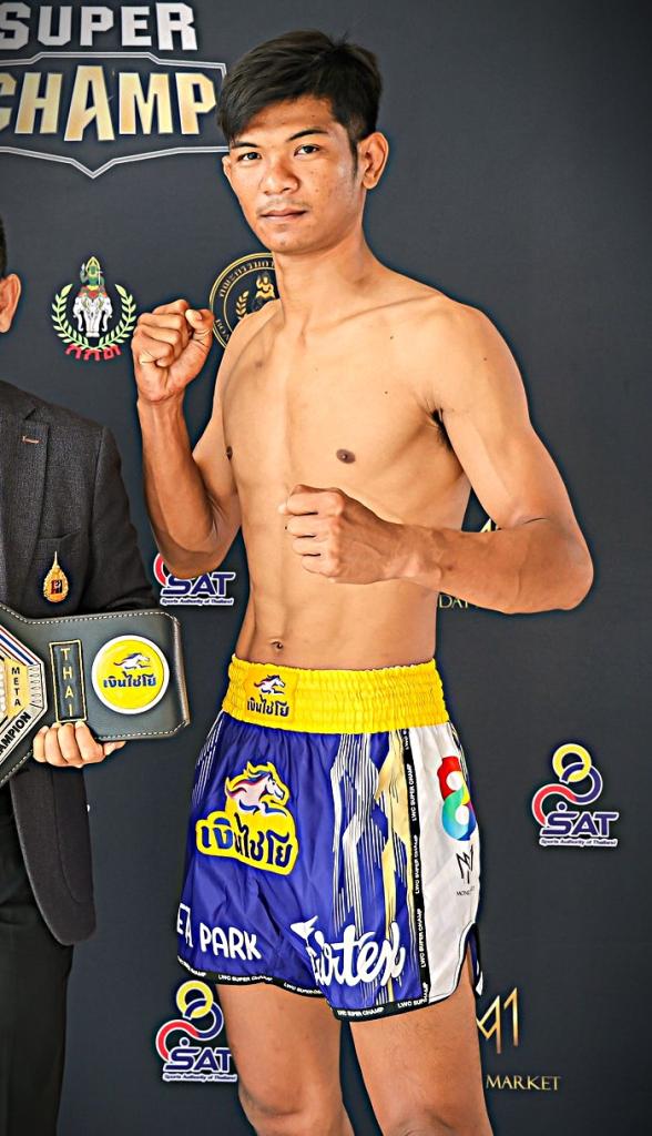 แสงเพชร ลูกบุญมี