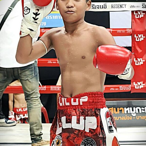 โอโรโน่ แสงมรกต