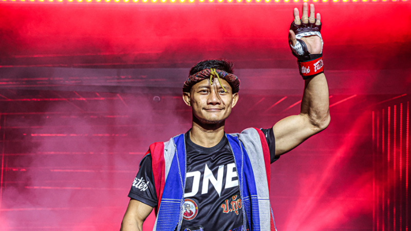 มวยไทยปะทะคิกบ็อกซิ่ง! “เสือแบล็ค” งัดอาวุธหนัก ดับฮอต “ฮิว” ลุยฟลายเวตเต็มตัว