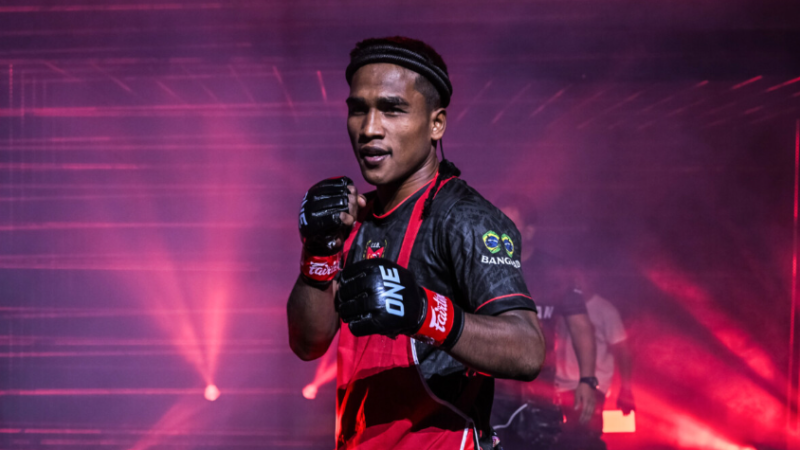 กลับมาด้วยความมั่นใจ! “สุไลมาน” พกฟอร์มเก่งคืนเวทีเล็งสยบ “จาง จินฮู” ด้วยแข้ง