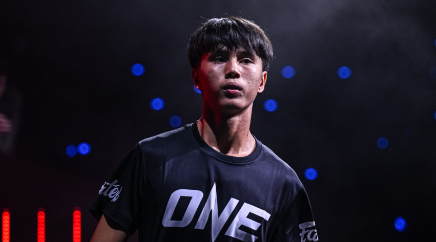 ขอโชว์ใจปิดเกม! “ยูนิส” เสริมลูกหนัก พร้อมทุบ “จ้าว เจิงตง” ประเดิมคว้าชัยไม่ครบยก