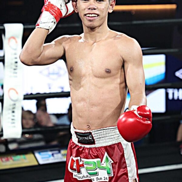 คม พี.เค.แสนชัยมวยไทยยิม