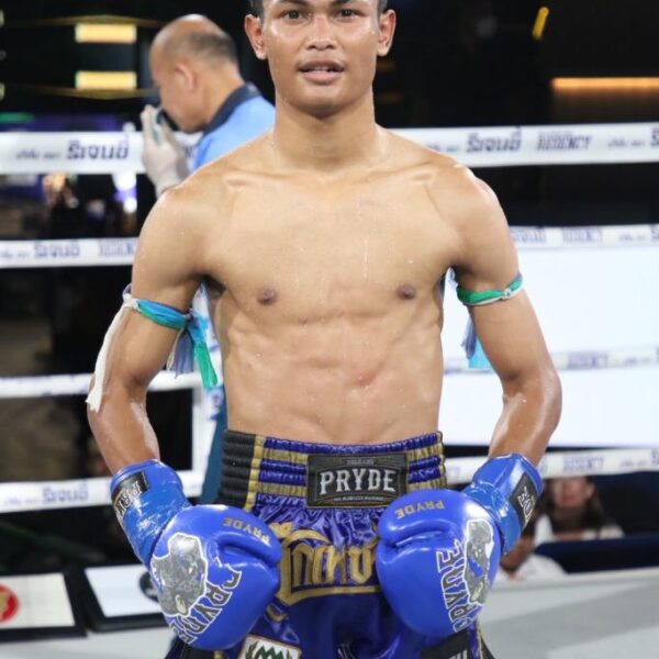 จอห์นนี่ เพชรยินดีอะคาเดมี่