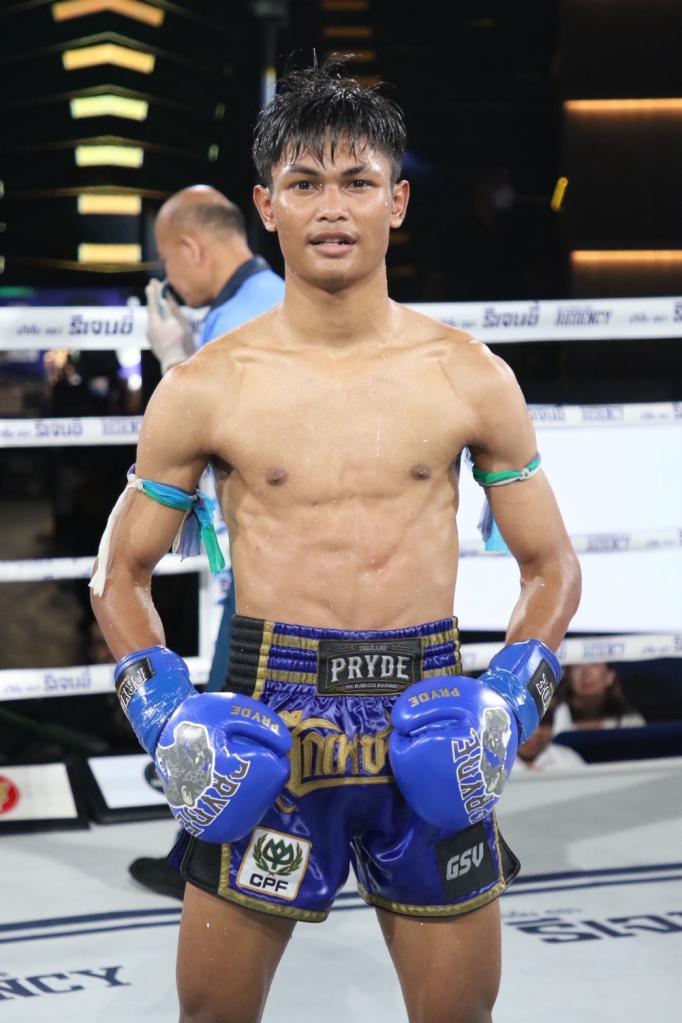 จอห์นนี่ เพชรยินดีอะคาเดมี่