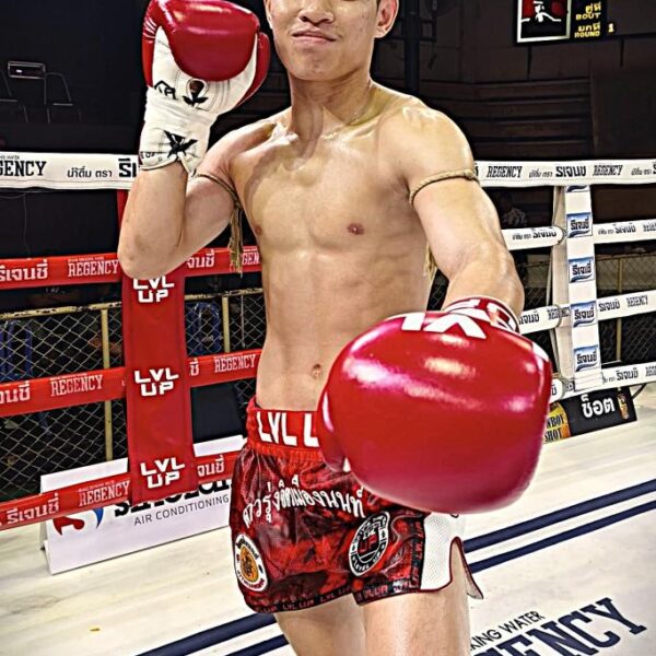 ฉลามขาว จิตรเมืองนนท์